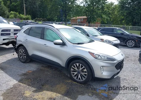 2020 Ford Escape Titanium z USA, uszkodzony, nr VIN 1FMCU9J97LUB17778